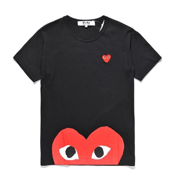 CAMISETA PLAY RED HALF HEART (PRETO) - COMME DES GARÇONS